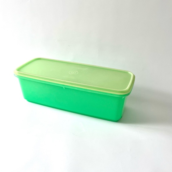 Vintage Tupperware vegetable container - Picture 2 of 4